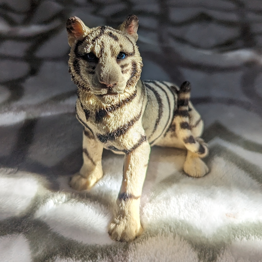 Small White Tiger Decoration